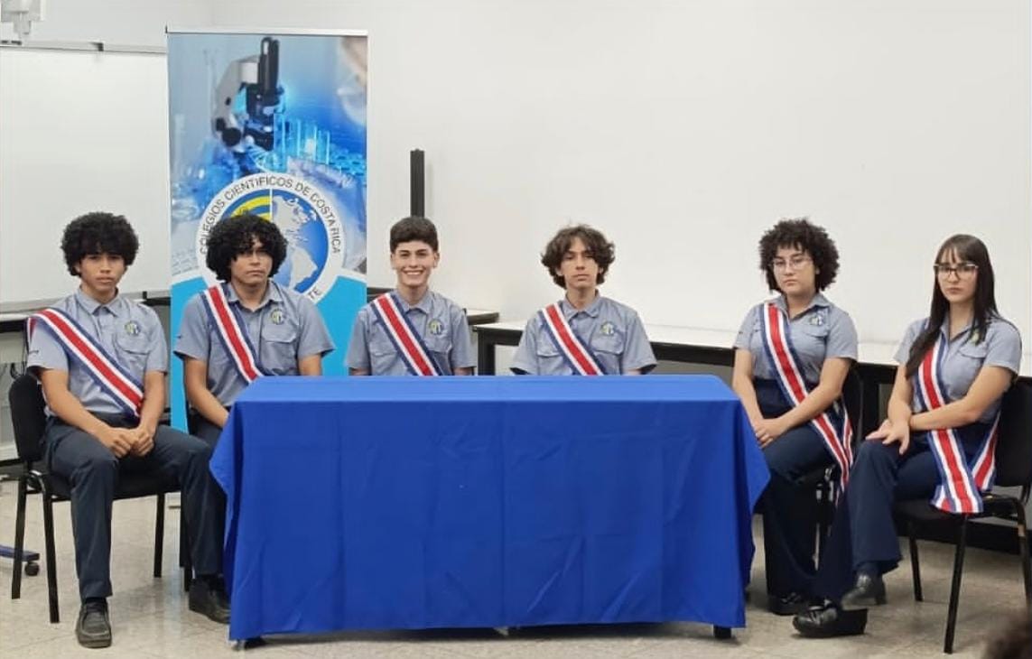 Estudiantes participando en una actividad estudiantil